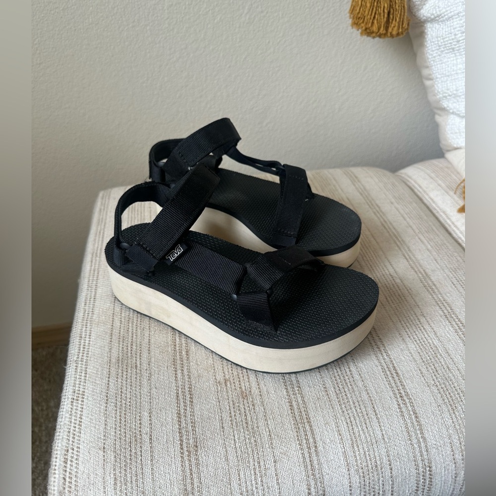Teva platform sandals sz 5
